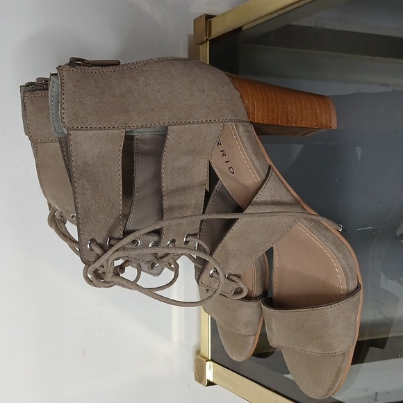 Torrid H taupe eyelet caged plat heels - Picture 3 of 11